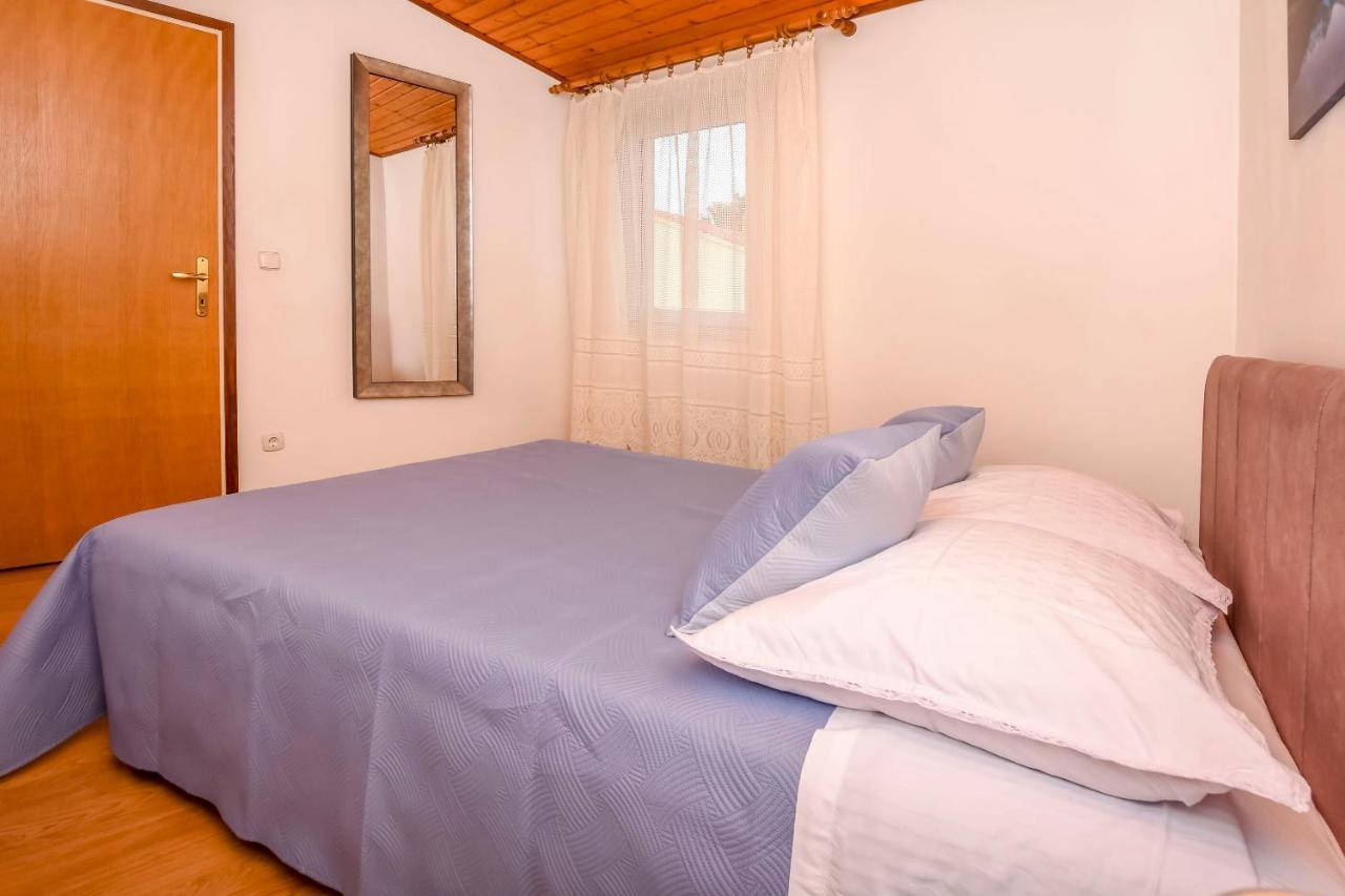 Apartment Mira Primošten Oda fotoğraf